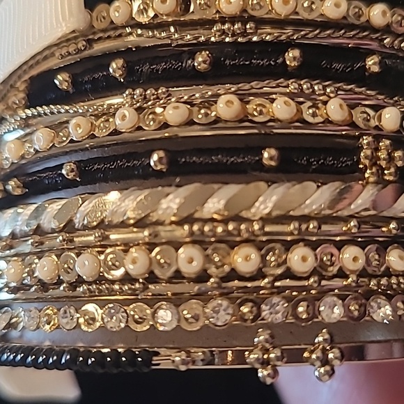 Bangle Bangle by Amrita Singh bangle Bracelet set of 19 In Black Ivory Gold Sz 6 - Picture 5 of 9